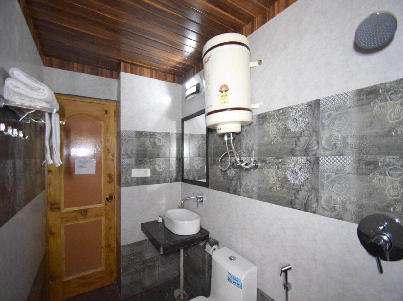 Oyo 10255 Hotel Red Apple Manāli Kültér fotó